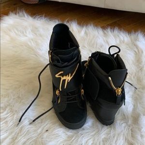 Wedge sneakers black and gold
